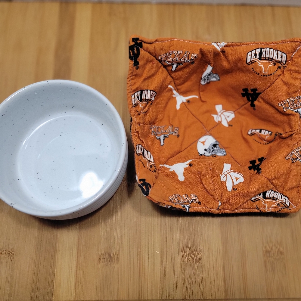 UT Longhorns Football Soup Bowl Koozie Holder with Multipurpose Speckled Bowl